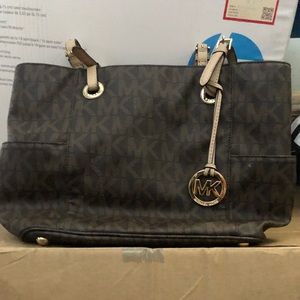 Michael kors purse